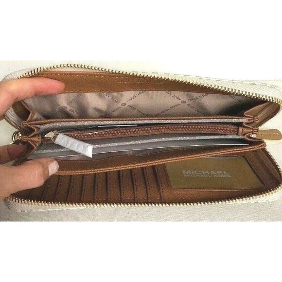 New Michael Kors Jet Set Large Travel Continental Wallet Logo Vanilla - Picture 4 of 7